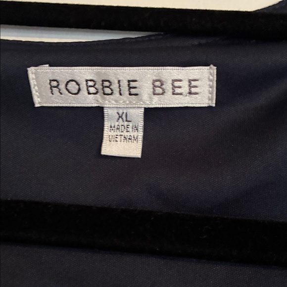 Robbie Bee Navy and White Floral Midi Dress - Picture 2 of 3